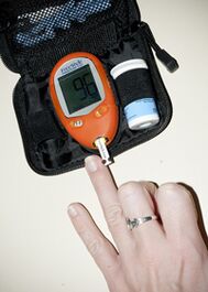 Mesurez le niveau de glucose dans le sang pour corriger les doses d'insuline avec 1 type de diabète